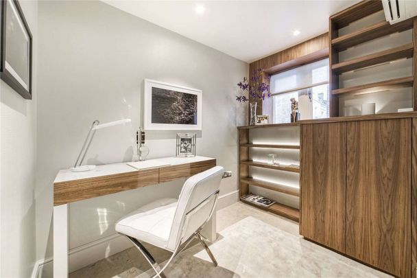 An exceptional and beautifully refurbished two bedroom apartment situated in Knightsbridge. - Photo 1