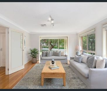 BEAUTIFUL, EASY CARE, MODERN HOME IN A TRANQUIL FAMILY FRIENDLY STREET - Photo 2