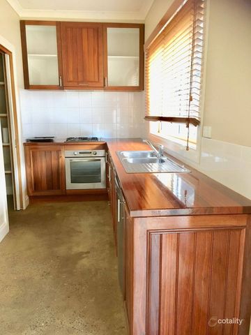 Perfectly Positioned - Limestone Beauty! Earlier Availability Might Be Possible - Photo 3