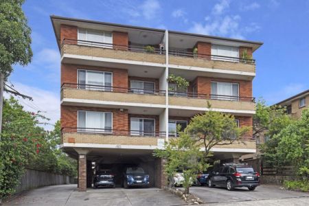 Contemporary Two-Bedroom Apartment in a Peaceful Dulwich Hill Pocket - Photo 2