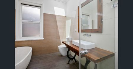 Character filled semi in premier setting - Photo 2