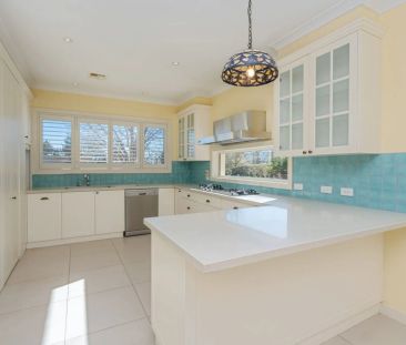 Large Family Home Elevated On Elliott Street - Photo 5