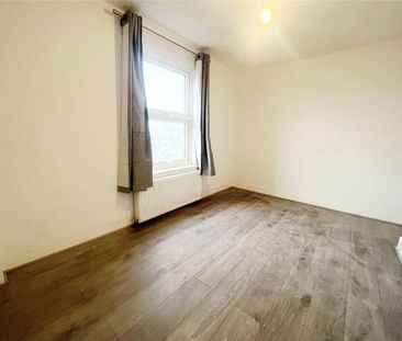 4 bedroom flat to rent - Photo 4