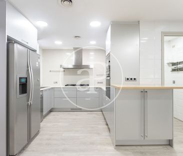 Penthouse for Rent in Turó Park - Photo 1