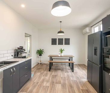 Cosy Three-Bedroom Home Minutes From the Esplanade - Photo 4