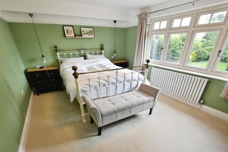 4 bedroom semi-detached house to rent - Photo 5