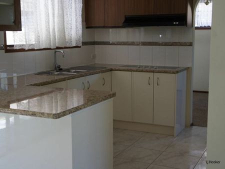 Family Home with Pool & Entertaining Area - Photo 4