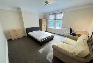 6 bedroom terraced house to rent - Photo 3