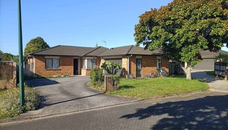 Charming 3BR Home in Huntington Park w/ Solar - Photo 4