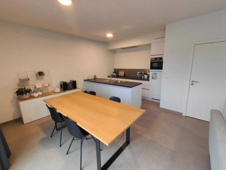 Centraal gelegen appartement met twee slaapkamers met garage en berging - Photo 5