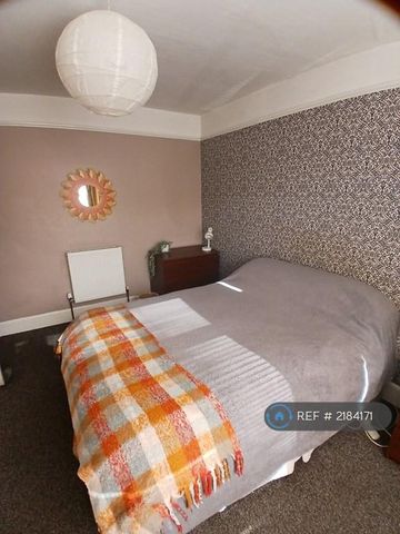 1 bedroom in a house share to rent - Photo 3