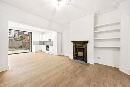 3 bedroom end of terrace house to rent - Photo 3