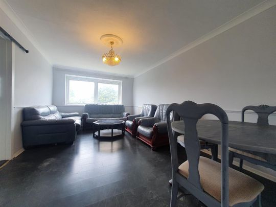 Mandeville Road, Enfield EN3, London - Photo 1