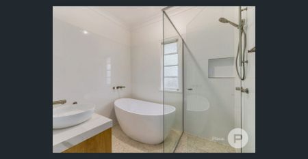 Immaculate 4-Bedroom Family Home with Sweeping Views – Only 6km from the CBD - Photo 5