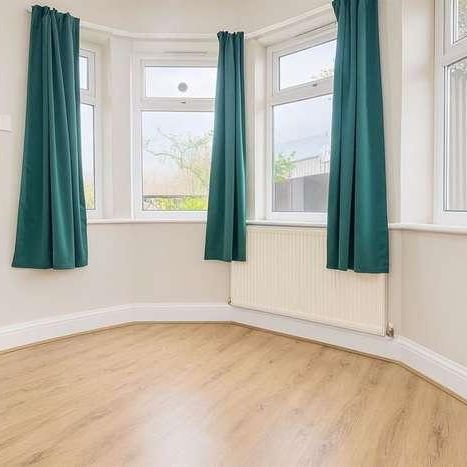 Flat, Elmdene Road, London, SE18 - Photo 1