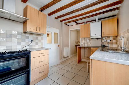 2 bedroom character property to rent - Photo 5