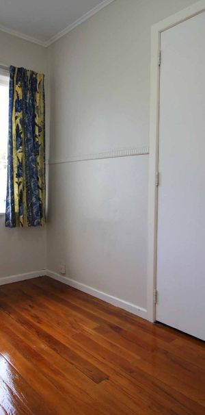 3 bedroom, Avondale - Photo 2