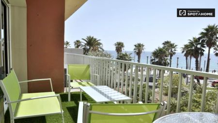Room in a shared 6-bedroom apartment for rent in La Barceloneta, Barcelona - Photo 2