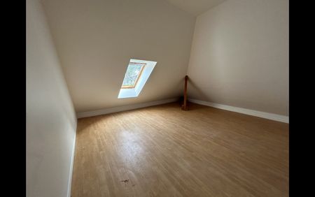 Location Appartement 3 pièces 68 m² Saint-Benoît-du-Sault - Photo 3