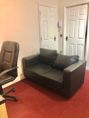 Reading, RG2 - Photo 1