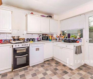 3 bedroom house to rent Selwyn Road, Stamford, PE9 - Photo 2