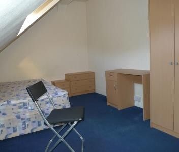 Flat, Central Buxton, 4 Beds, 60 - Photo 3