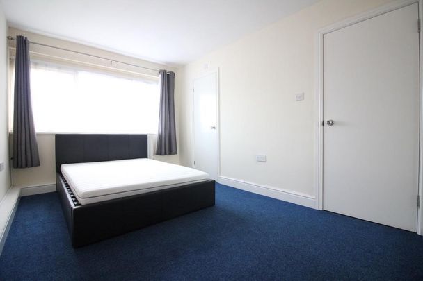 Humber Way, Slough - Photo 1