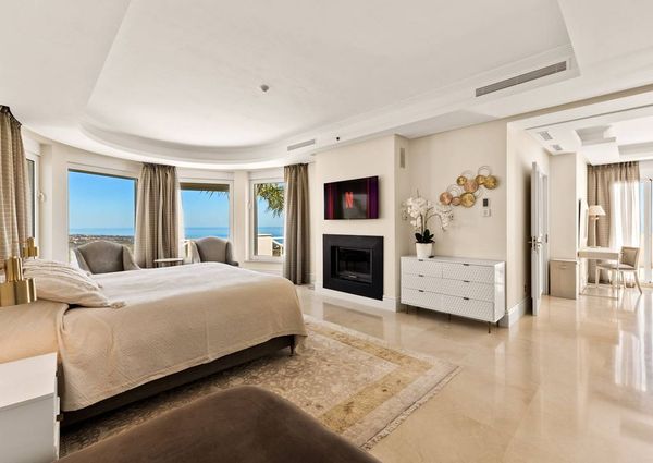 Luxury Villa for rent in Marbella Del Este, Andalusia