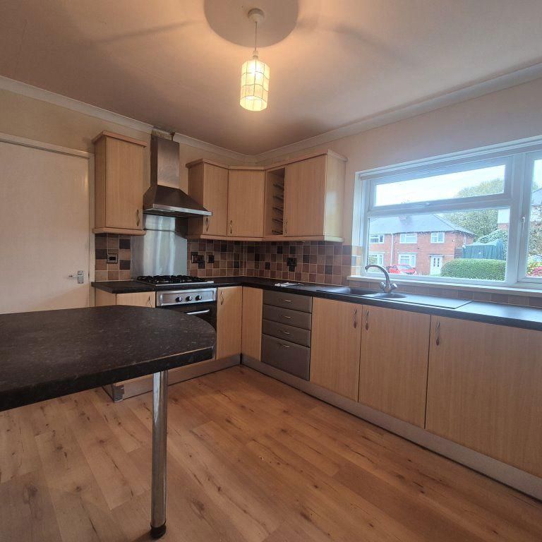 3 bedroom semi-detached house to rent - Photo 1