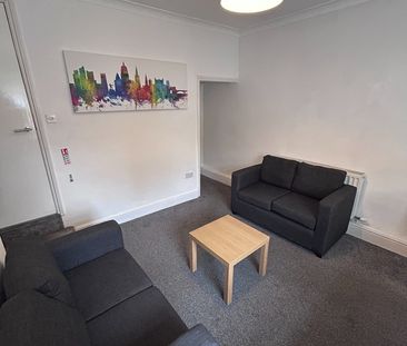 Room in a Shared House, Thyra Grove, NG9 - Photo 1