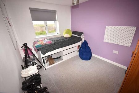 Peake Close, Sleaford, NG34 - Photo 2