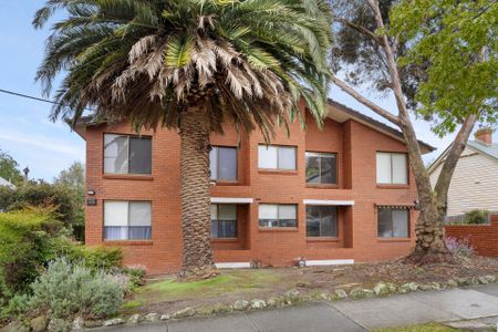 1/74 Thames Street, Box Hill North - Photo 2