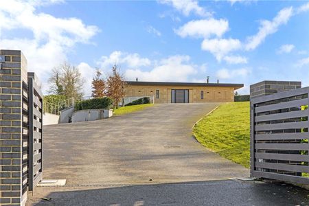 A high specification house with landscaped garden and spectacular rural views. - Photo 5