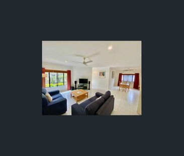 Immaculate Family Living in Redlynch - Photo 3