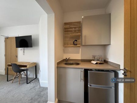 1 bedroom in a house share to rent - Photo 4