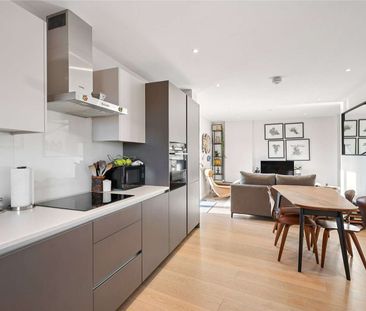 This 2 bed penthouse apartment, offers a wrap around balcony with p... - Photo 4