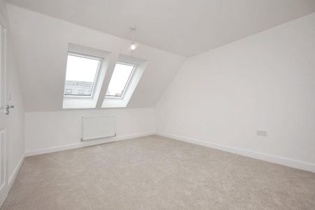 3 bedroom semi-detached house to rent - Photo 3