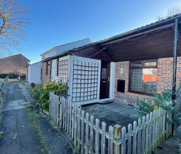 Briscoe Road, Pitsea, Basildon - Photo 1