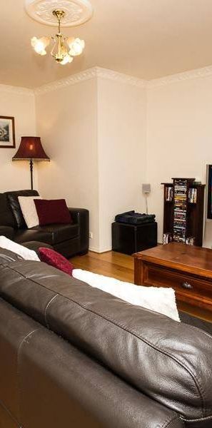 Fully Furnished Inner City Townhouse - Photo 1