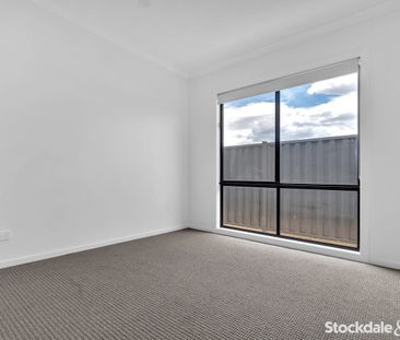 Near New 3-Bedroom Home for Lease in Truganina's Grandview Estate - Photo 3