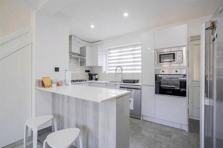 3 bedroom terraced house to rent - Photo 4