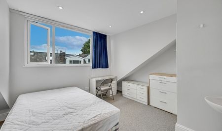 Spacious 5-Bed Student House in Sheffield - Photo 5