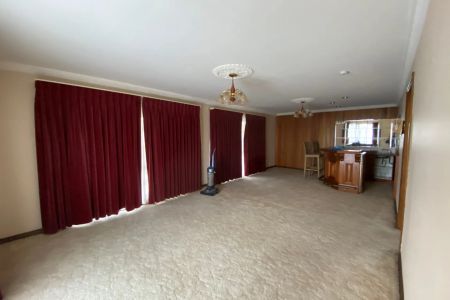 Spacious Living, Double Storey 4 Bedroom Home In A Prime Location!!!! - Photo 3