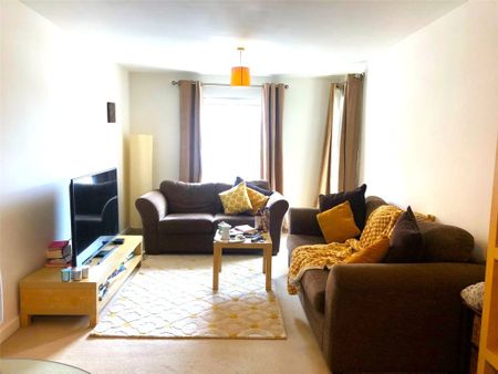 2 Bedroom Flat / Apartment - Canute Road, Southampton - Photo 4