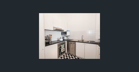 Amazing views over Albert Park - Photo 2