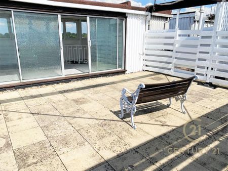 3 bedroom penthouse to rent - Photo 3