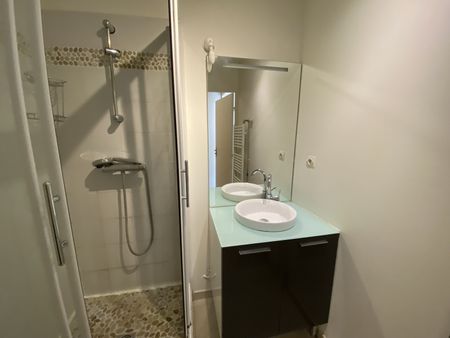 T2 - LYON 3 - Photo 5