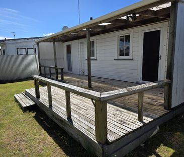 Handy location - Photo 1