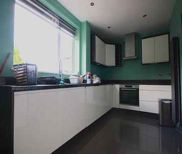 3 Bedroom Terraced To Let - Photo 5