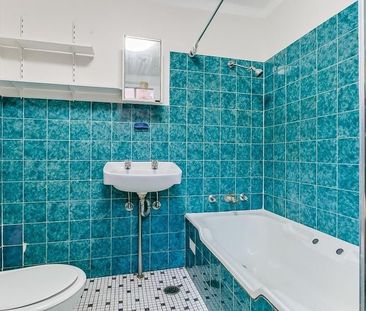 CENTRAL LOCATION - Photo 6